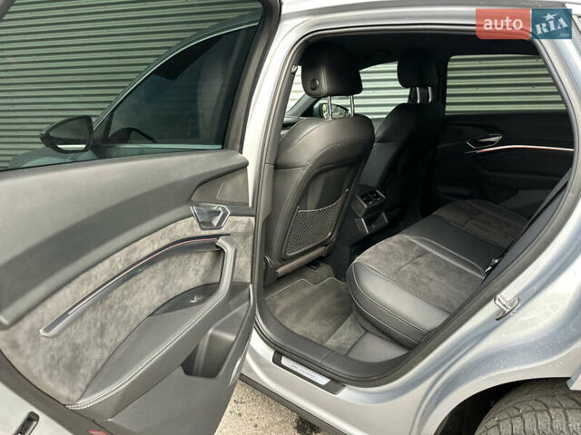 Сірий Ауді E-Tron, об'ємом двигуна 0 л та пробігом 45 тис. км за 33999 $, фото 53 на Automoto.ua