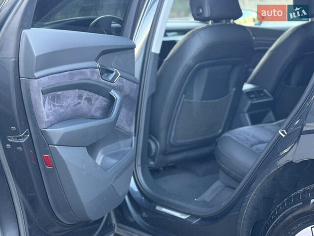 Серый Ауди E-Tron, объемом двигателя 0 л и пробегом 125 тыс. км за 26900 $, фото 23 на Automoto.ua