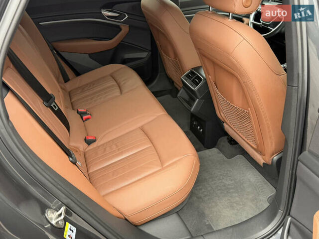 Серый Ауди E-Tron, объемом двигателя 0 л и пробегом 126 тыс. км за 29999 $, фото 41 на Automoto.ua