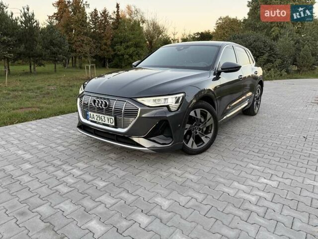Серый Ауди E-Tron, объемом двигателя 0 л и пробегом 44 тыс. км за 33900 $, фото 47 на Automoto.ua