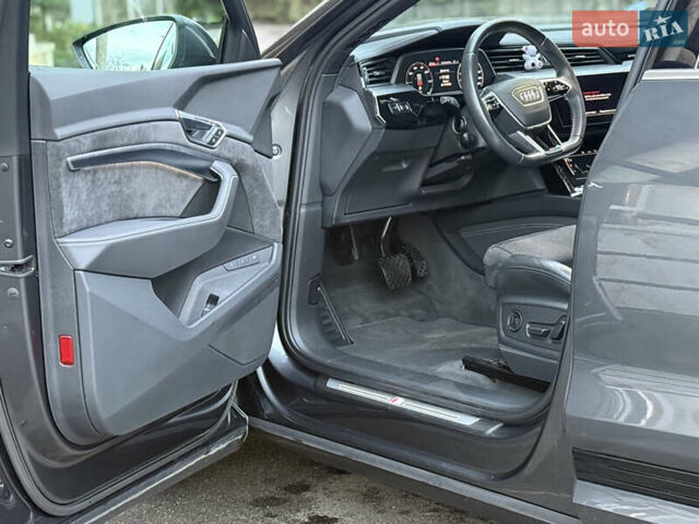 Серый Ауди E-Tron, объемом двигателя 0 л и пробегом 28 тыс. км за 34900 $, фото 28 на Automoto.ua
