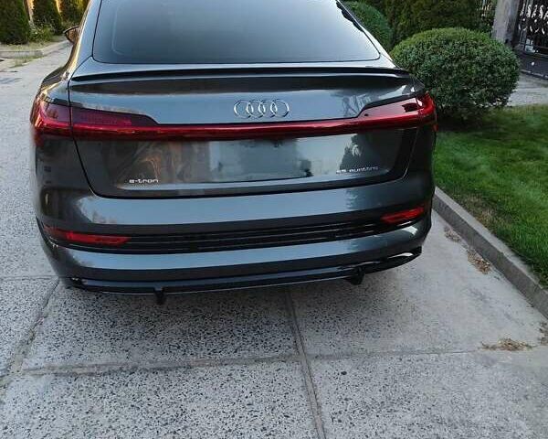 Серый Ауди E-Tron, объемом двигателя 0 л и пробегом 110 тыс. км за 33700 $, фото 17 на Automoto.ua