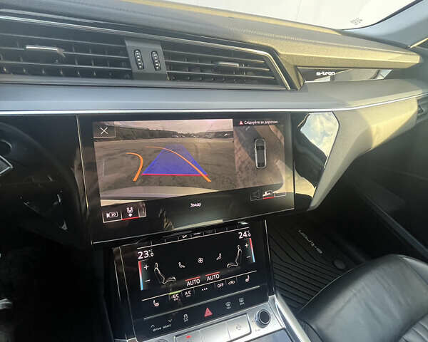 Серый Ауди E-Tron, объемом двигателя 0 л и пробегом 88 тыс. км за 36500 $, фото 23 на Automoto.ua