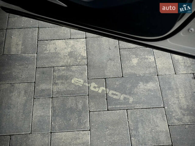 Серый Ауди E-Tron, объемом двигателя 0 л и пробегом 36 тыс. км за 45445 $, фото 91 на Automoto.ua