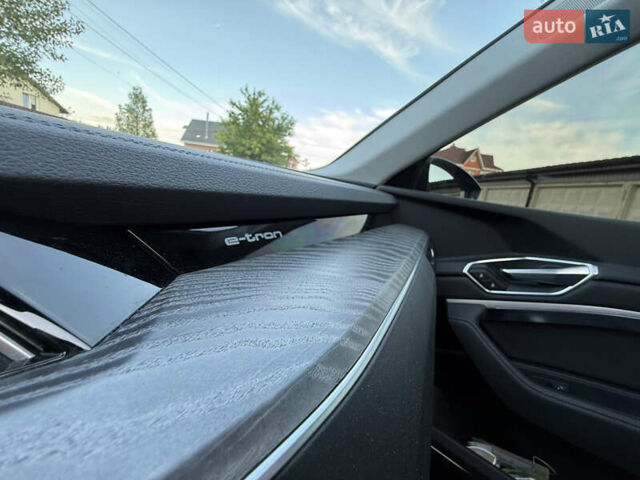 Серый Ауди E-Tron, объемом двигателя 0 л и пробегом 59 тыс. км за 39900 $, фото 12 на Automoto.ua