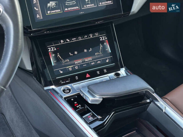 Серый Ауди E-Tron, объемом двигателя 0 л и пробегом 70 тыс. км за 42850 $, фото 32 на Automoto.ua