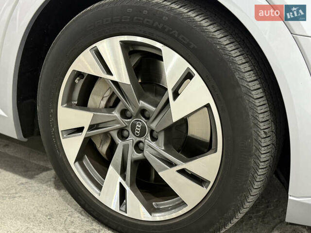 Серый Ауди E-Tron, объемом двигателя 0 л и пробегом 44 тыс. км за 33000 $, фото 15 на Automoto.ua