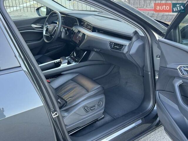 Серый Ауди E-Tron, объемом двигателя 0 л и пробегом 168 тыс. км за 25900 $, фото 8 на Automoto.ua