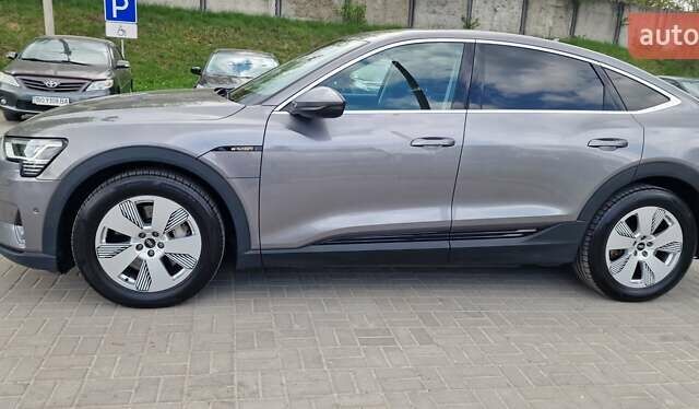 Серый Ауди E-Tron, объемом двигателя 0 л и пробегом 140 тыс. км за 25811 $, фото 41 на Automoto.ua