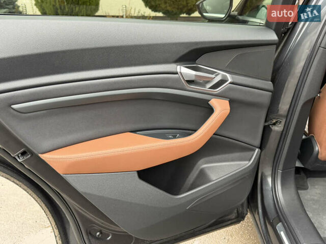 Серый Ауди E-Tron, объемом двигателя 0 л и пробегом 126 тыс. км за 29999 $, фото 45 на Automoto.ua