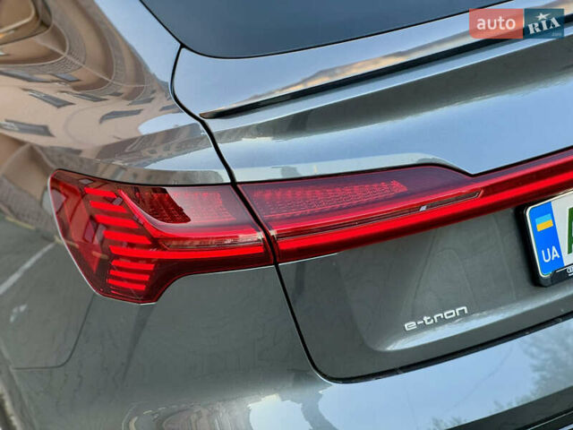 Сірий Ауді E-Tron, об'ємом двигуна 0 л та пробігом 47 тис. км за 45000 $, фото 17 на Automoto.ua