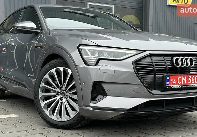 Серый Ауди E-Tron, объемом двигателя 0 л и пробегом 129 тыс. км за 33950 $, фото 2 на Automoto.ua