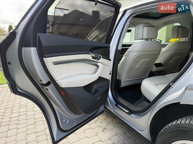 Серый Ауди E-Tron, объемом двигателя 0 л и пробегом 130 тыс. км за 37000 $, фото 106 на Automoto.ua