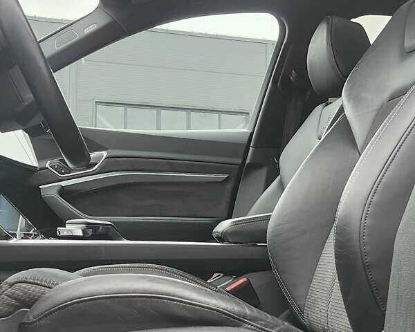Сірий Ауді E-Tron, об'ємом двигуна 0 л та пробігом 117 тис. км за 27200 $, фото 14 на Automoto.ua