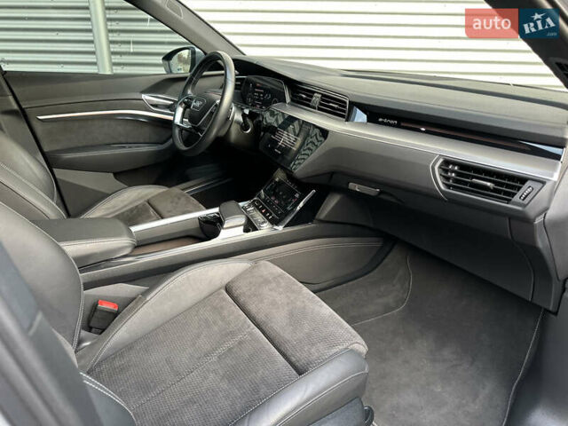 Сірий Ауді E-Tron, об'ємом двигуна 0 л та пробігом 45 тис. км за 33999 $, фото 31 на Automoto.ua