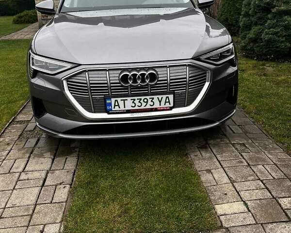 Серый Ауди E-Tron, объемом двигателя 0 л и пробегом 165 тыс. км за 33000 $, фото 1 на Automoto.ua
