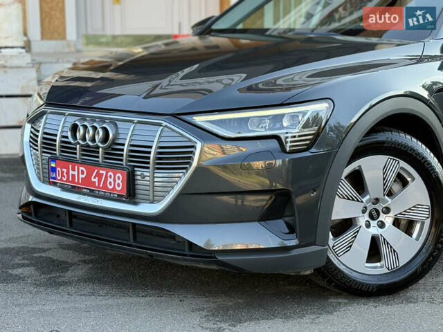 Серый Ауди E-Tron, объемом двигателя 0 л и пробегом 125 тыс. км за 26900 $, фото 4 на Automoto.ua