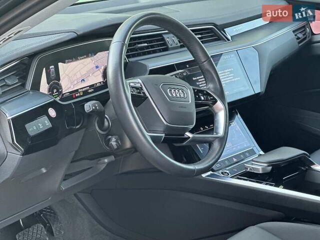 Серый Ауди E-Tron, объемом двигателя 0 л и пробегом 56 тыс. км за 34200 $, фото 20 на Automoto.ua