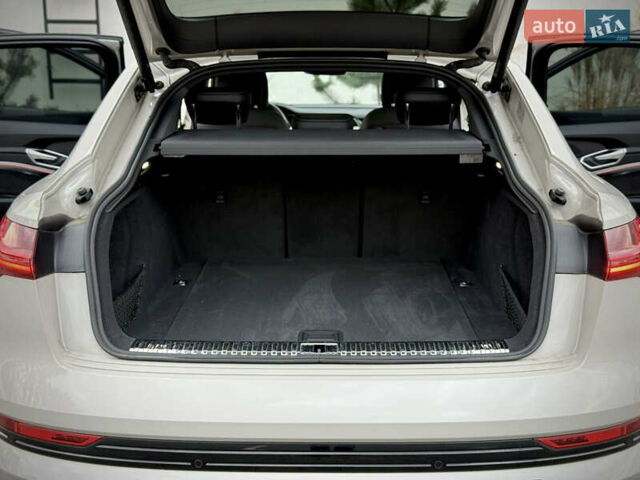 Серый Ауди E-Tron, объемом двигателя 0 л и пробегом 36 тыс. км за 45445 $, фото 97 на Automoto.ua