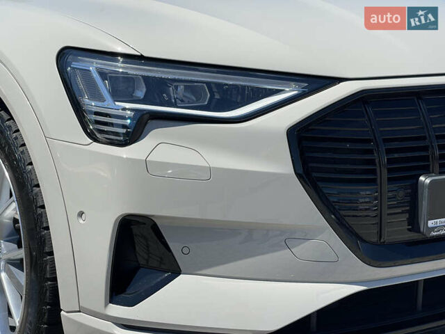 Сірий Ауді E-Tron, об'ємом двигуна 0 л та пробігом 38 тис. км за 39500 $, фото 3 на Automoto.ua