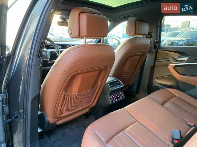 Сірий Ауді E-Tron, об'ємом двигуна 0 л та пробігом 53 тис. км за 29900 $, фото 23 на Automoto.ua