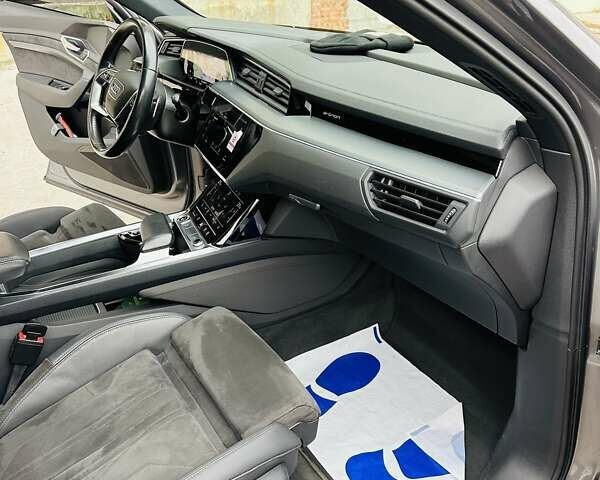 Ауди E-Tron 2021 в Тернополе на Automoto.ua Серый Ауди E-Tron, объемом двигателя 0 л и пробегом 85 тыс. км за 27999 $, фото 51 на Automoto.ua