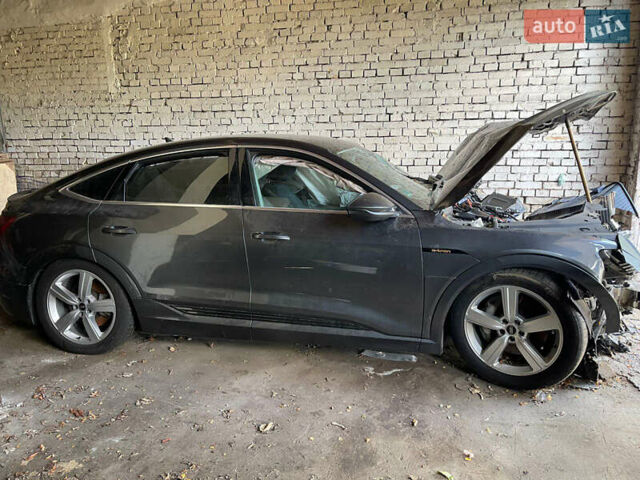Серый Ауди E-Tron, объемом двигателя 0 л и пробегом 32 тыс. км за 9900 $, фото 3 на Automoto.ua