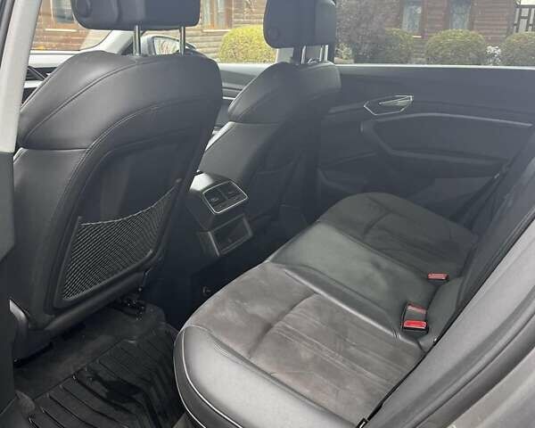 Серый Ауди E-Tron, объемом двигателя 0 л и пробегом 165 тыс. км за 33000 $, фото 33 на Automoto.ua