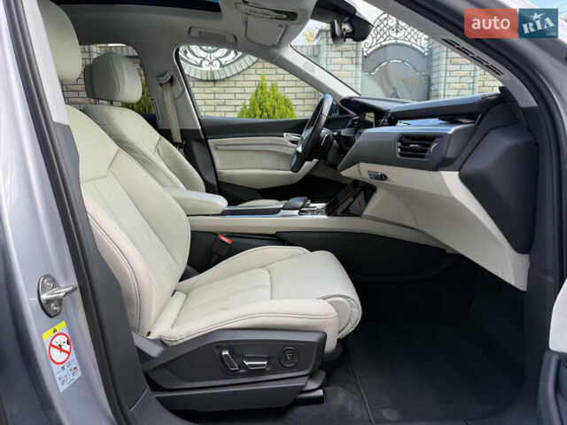 Серый Ауди E-Tron, объемом двигателя 0 л и пробегом 130 тыс. км за 37000 $, фото 8 на Automoto.ua