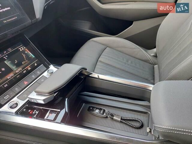 Серый Ауди E-Tron, объемом двигателя 0 л и пробегом 3 тыс. км за 47000 $, фото 20 на Automoto.ua