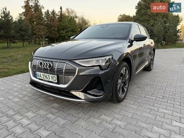 Серый Ауди E-Tron, объемом двигателя 0 л и пробегом 44 тыс. км за 33900 $, фото 21 на Automoto.ua