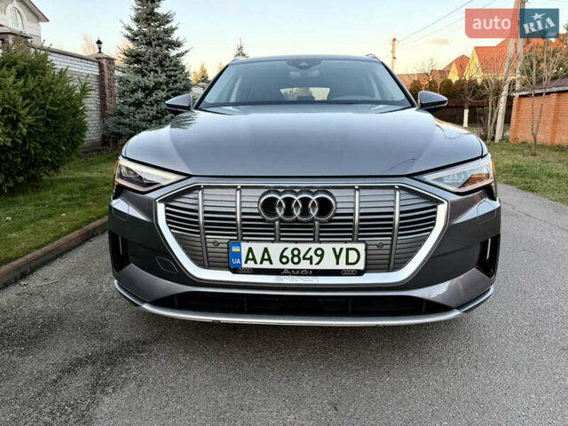 Серый Ауди E-Tron, объемом двигателя 0 л и пробегом 78 тыс. км за 33000 $, фото 4 на Automoto.ua