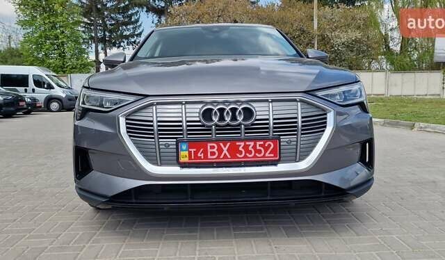 Серый Ауди E-Tron, объемом двигателя 0 л и пробегом 140 тыс. км за 25811 $, фото 5 на Automoto.ua