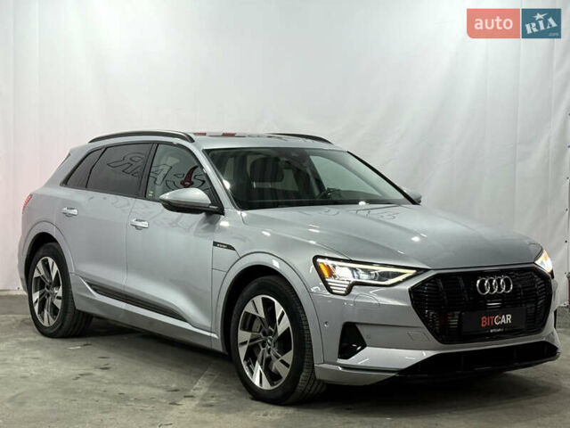 Серый Ауди E-Tron, объемом двигателя 0 л и пробегом 44 тыс. км за 33000 $, фото 1 на Automoto.ua