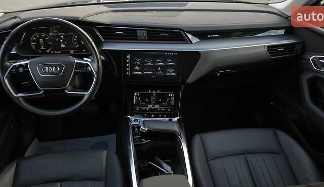 Сірий Ауді E-Tron, об'ємом двигуна 0 л та пробігом 110 тис. км за 29999 $, фото 48 на Automoto.ua