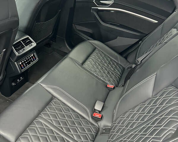 Серый Ауди E-Tron, объемом двигателя 0 л и пробегом 90 тыс. км за 38300 $, фото 17 на Automoto.ua