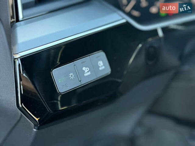 Серый Ауди E-Tron, объемом двигателя 0 л и пробегом 125 тыс. км за 26900 $, фото 41 на Automoto.ua