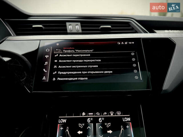 Серый Ауди E-Tron, объемом двигателя 0 л и пробегом 36 тыс. км за 45445 $, фото 108 на Automoto.ua