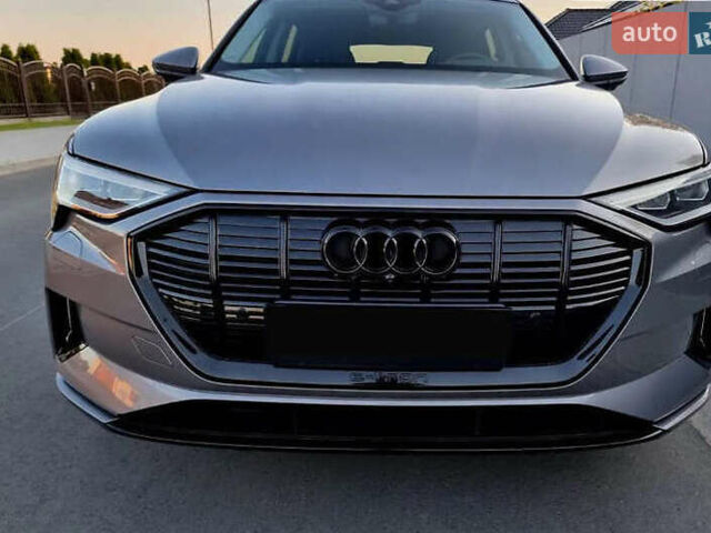 Серый Ауди E-Tron, объемом двигателя 0 л и пробегом 61 тыс. км за 30000 $, фото 3 на Automoto.ua