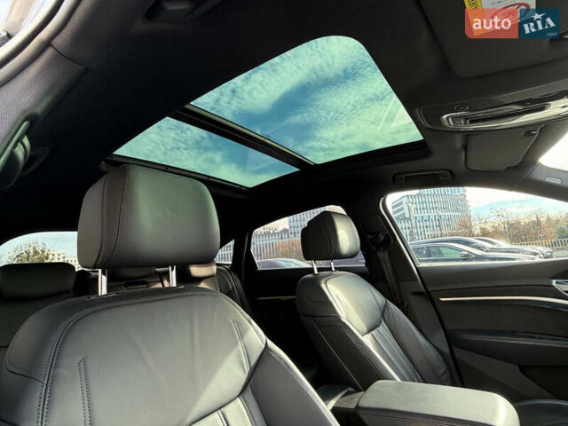 Серый Ауди E-Tron, объемом двигателя 0 л и пробегом 32 тыс. км за 41990 $, фото 41 на Automoto.ua