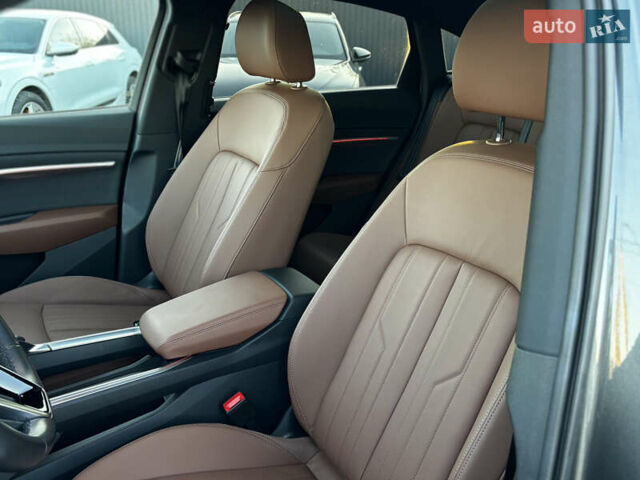 Серый Ауди E-Tron, объемом двигателя 0 л и пробегом 70 тыс. км за 42850 $, фото 37 на Automoto.ua