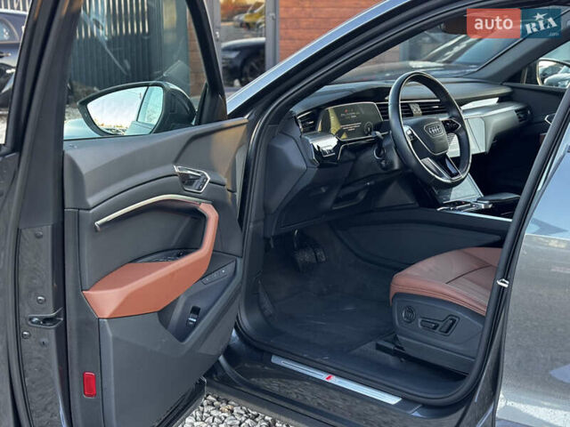 Серый Ауди E-Tron, объемом двигателя 0 л и пробегом 70 тыс. км за 42850 $, фото 27 на Automoto.ua