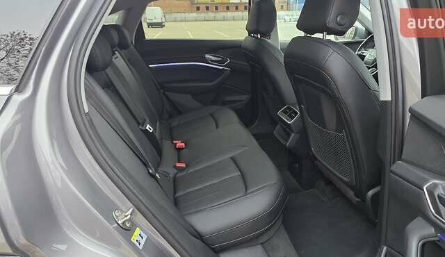 Сірий Ауді E-Tron, об'ємом двигуна 0 л та пробігом 140 тис. км за 28800 $, фото 88 на Automoto.ua