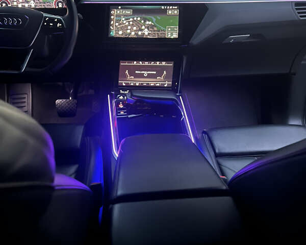 Сірий Ауді E-Tron, об'ємом двигуна 0 л та пробігом 64 тис. км за 33500 $, фото 2 на Automoto.ua