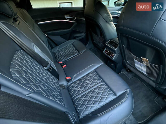 Сірий Ауді E-Tron, об'ємом двигуна 0 л та пробігом 47 тис. км за 45000 $, фото 30 на Automoto.ua