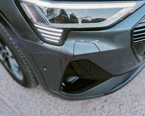 Серый Ауди E-Tron, объемом двигателя 0 л и пробегом 110 тыс. км за 33700 $, фото 26 на Automoto.ua