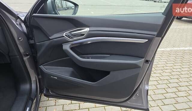 Сірий Ауді E-Tron, об'ємом двигуна 0 л та пробігом 140 тис. км за 28800 $, фото 92 на Automoto.ua