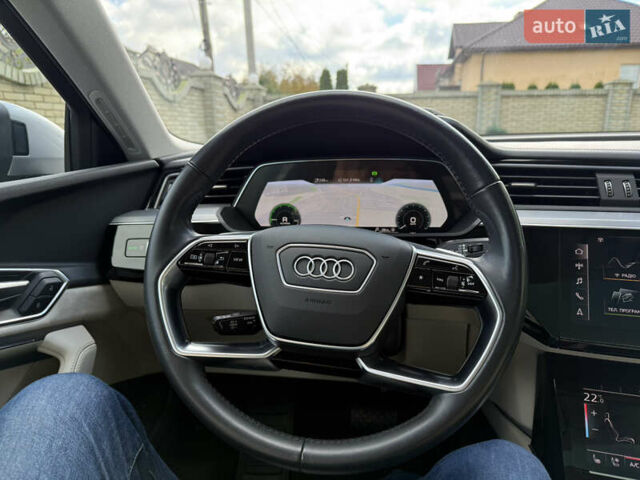 Серый Ауди E-Tron, объемом двигателя 0 л и пробегом 130 тыс. км за 37000 $, фото 63 на Automoto.ua