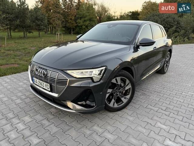 Серый Ауди E-Tron, объемом двигателя 0 л и пробегом 44 тыс. км за 33900 $, фото 44 на Automoto.ua