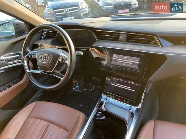 Сірий Ауді E-Tron, об'ємом двигуна 0 л та пробігом 53 тис. км за 29900 $, фото 10 на Automoto.ua